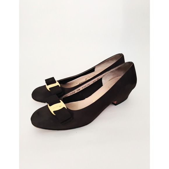 Salvatore Ferragamo Shoes - Salvatore Ferragamo Vara Pumps 5.5 B Brown Suede Gold Bow Block Heel Italy